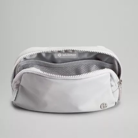 Lululemon Everywhere belt bag 1L, Silver Drop/ White -Discontinued - Picture 3 of 16